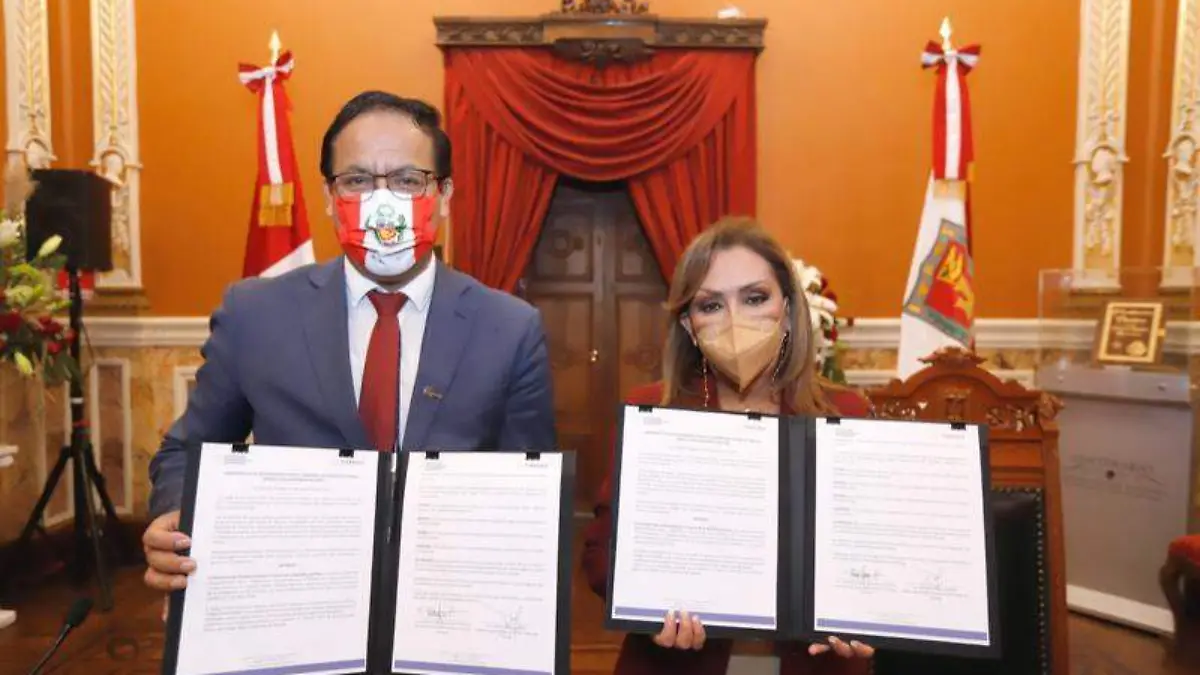 gobernadora firma peru